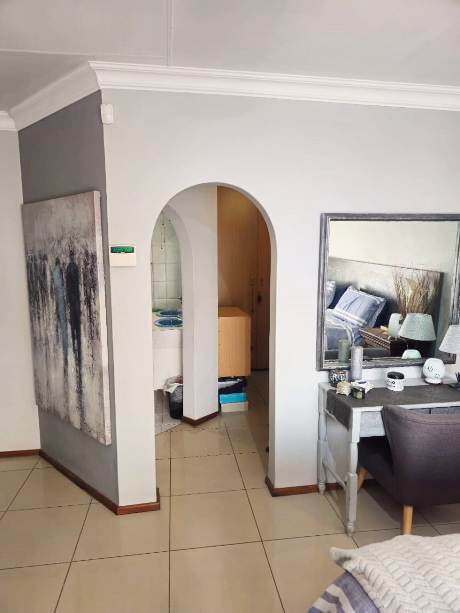 4 Bedroom Property for Sale in Falcon Ridge Gauteng