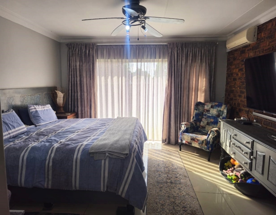 4 Bedroom Property for Sale in Falcon Ridge Gauteng