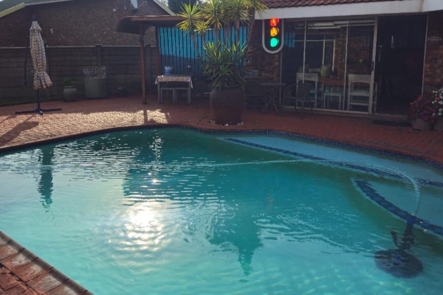 4 Bedroom Property for Sale in Falcon Ridge Gauteng
