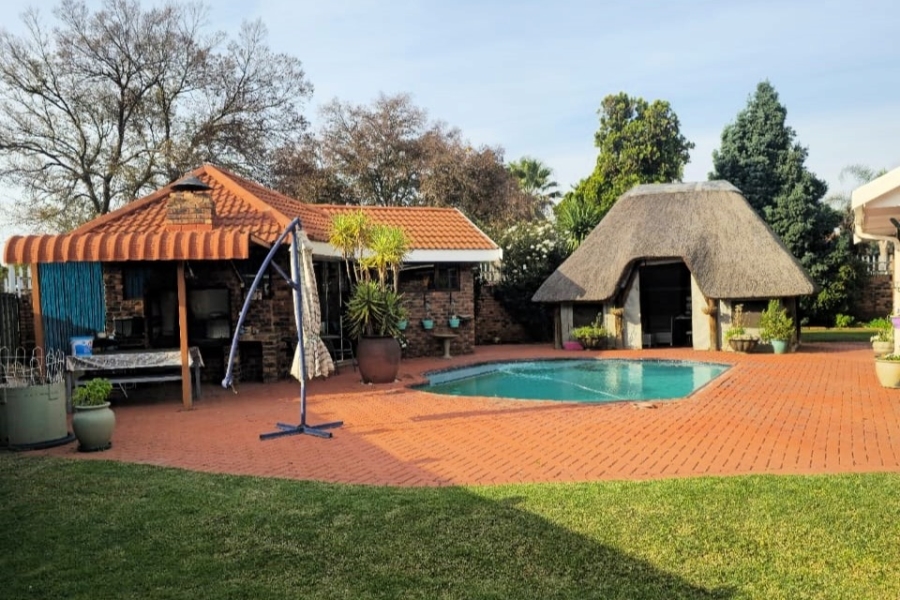 4 Bedroom Property for Sale in Falcon Ridge Gauteng