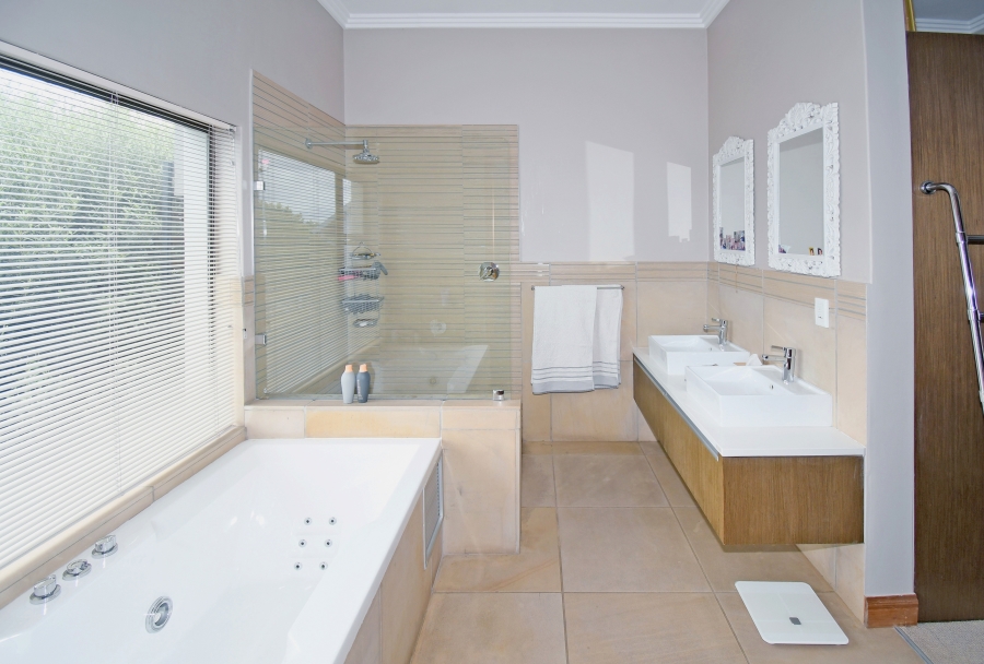 4 Bedroom Property for Sale in Waterfall Country Village Gauteng