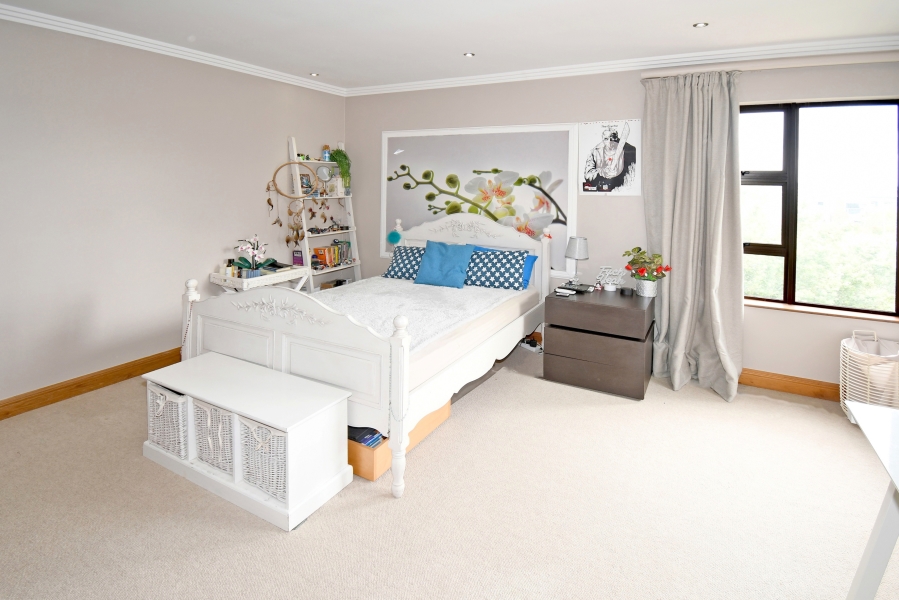 4 Bedroom Property for Sale in Waterfall Country Village Gauteng