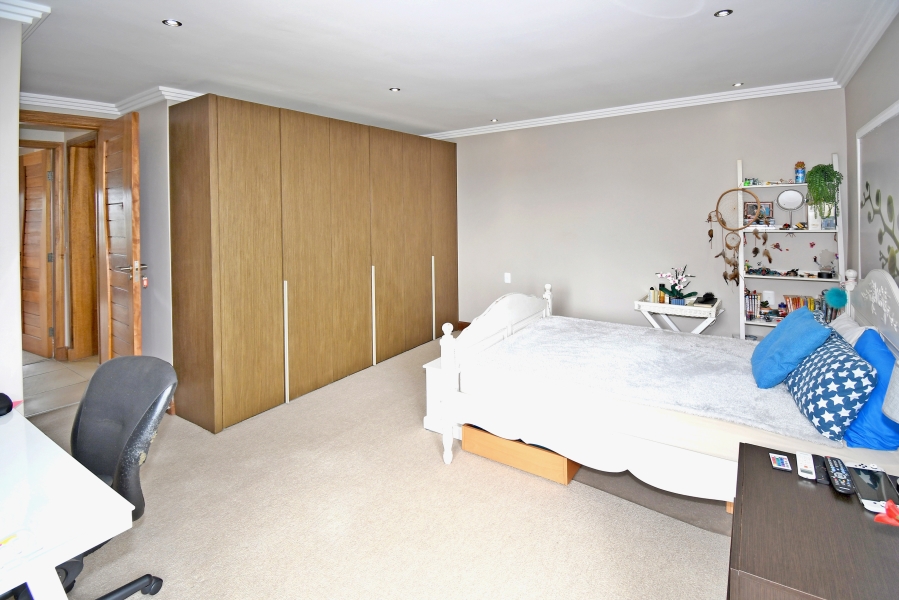 4 Bedroom Property for Sale in Waterfall Country Village Gauteng