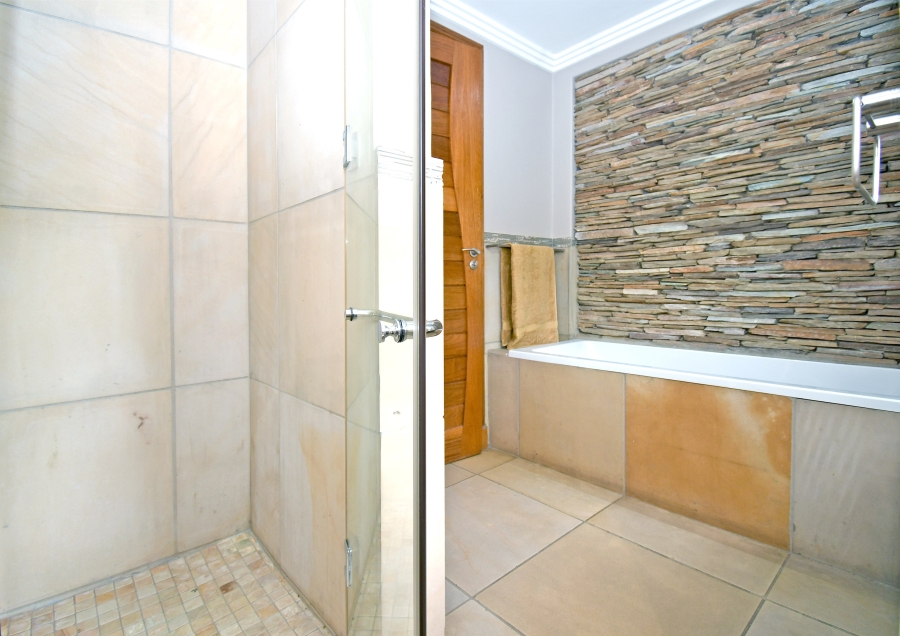 4 Bedroom Property for Sale in Waterfall Country Village Gauteng