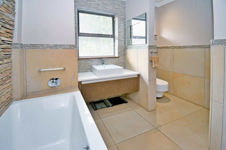 4 Bedroom Property for Sale in Waterfall Country Village Gauteng