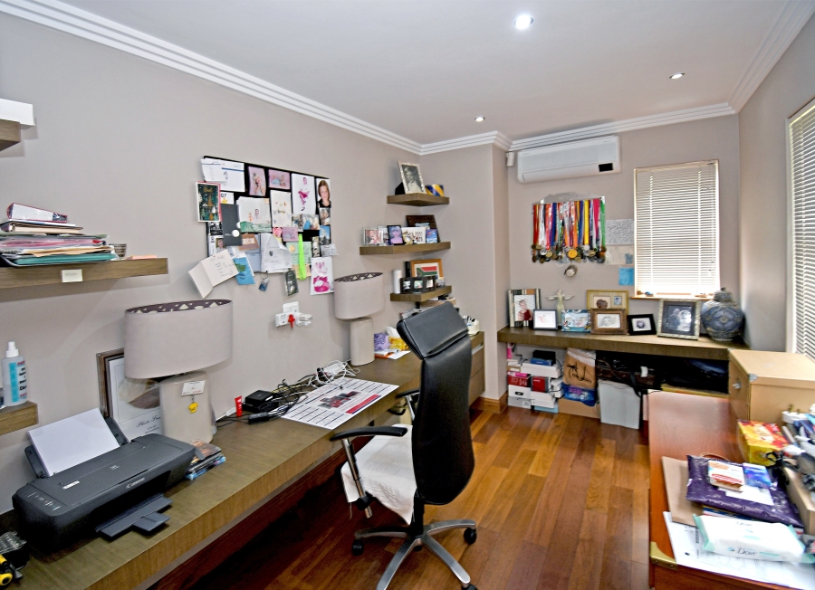 4 Bedroom Property for Sale in Waterfall Country Village Gauteng