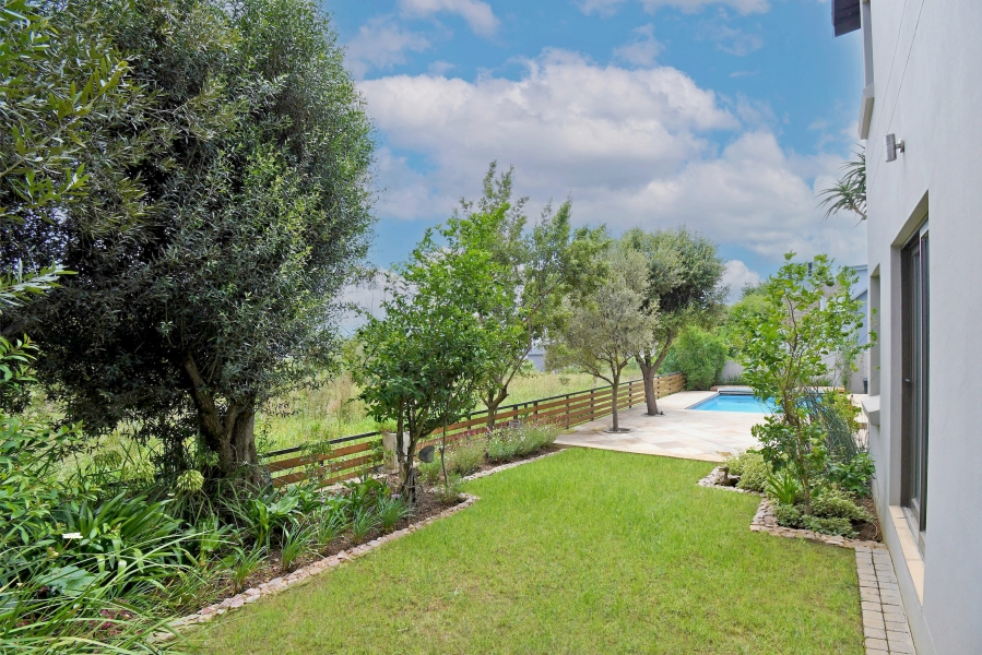 4 Bedroom Property for Sale in Waterfall Country Village Gauteng