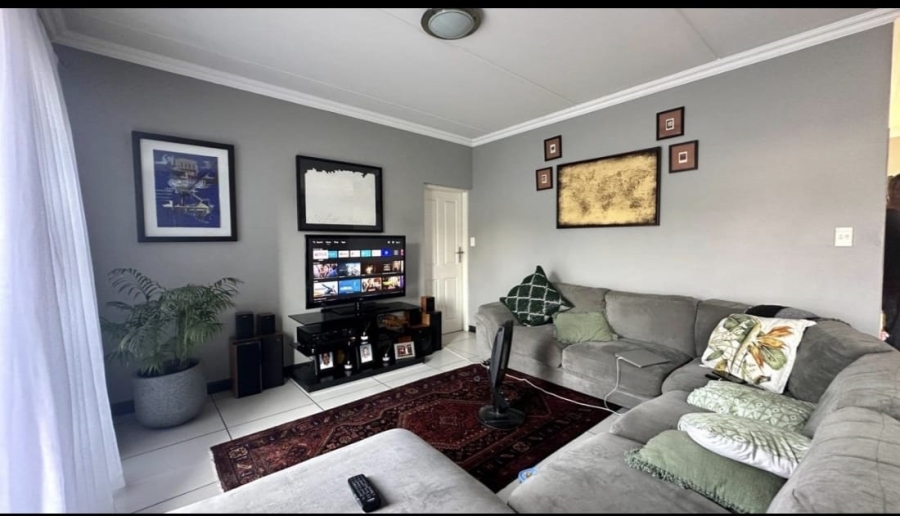 3 Bedroom Property for Sale in Halfway House Gauteng
