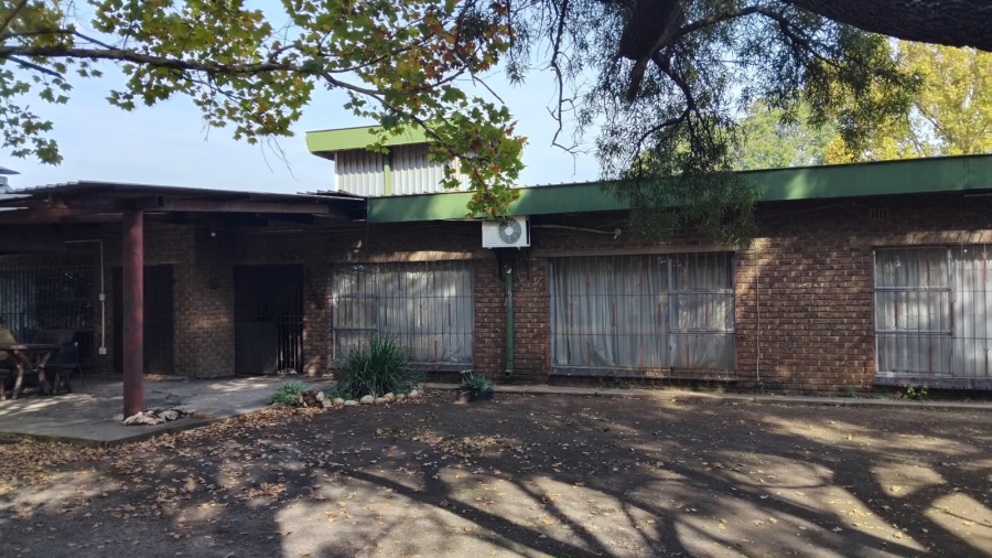 4 Bedroom Property for Sale in Staalrus Gauteng