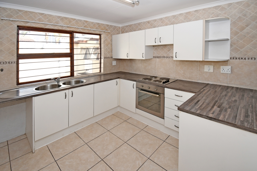 3 Bedroom Property for Sale in Magaliessig Gauteng