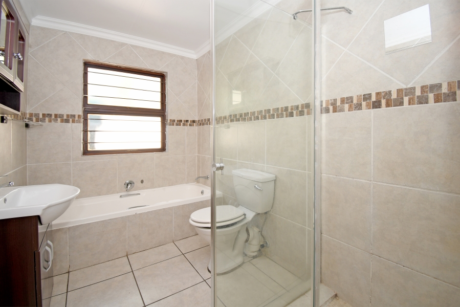 3 Bedroom Property for Sale in Magaliessig Gauteng