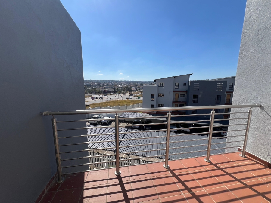 To Let 3 Bedroom Property for Rent in Barbeque Downs Gauteng
