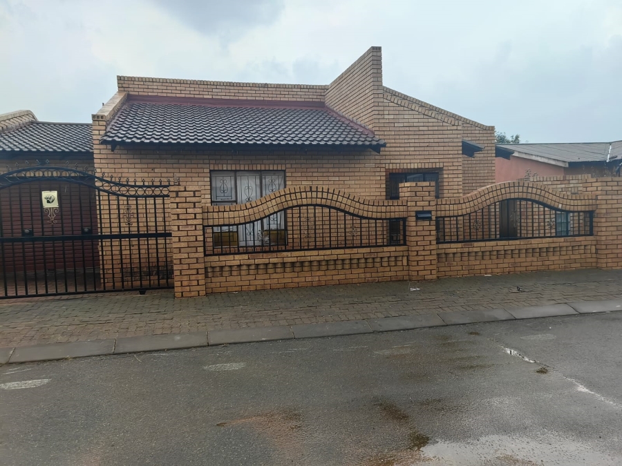 3 Bedroom Property for Sale in Admin Gauteng