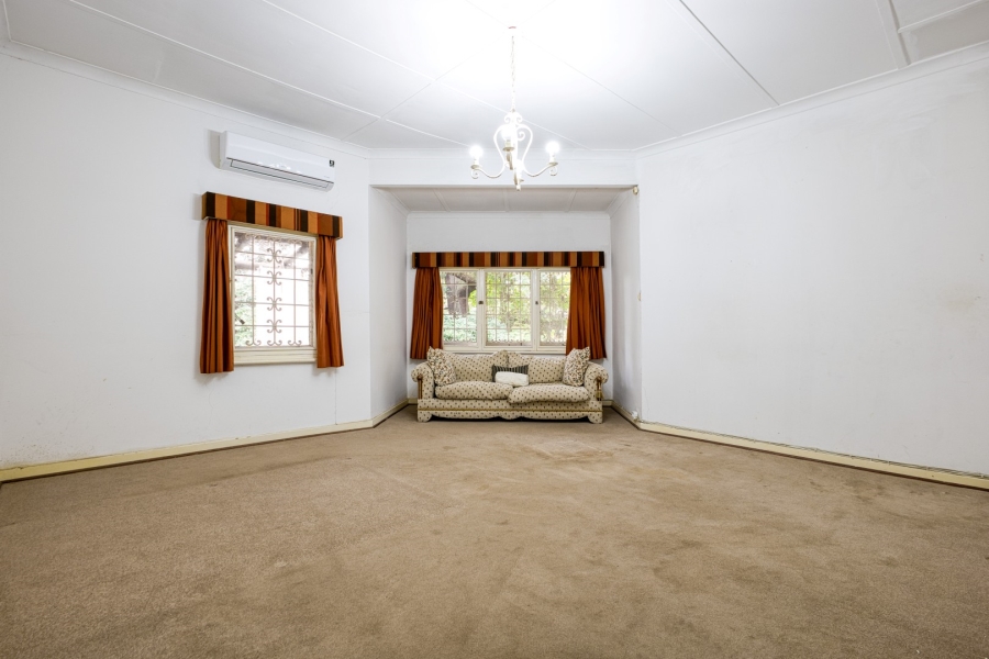 5 Bedroom Property for Sale in Oaklands Gauteng