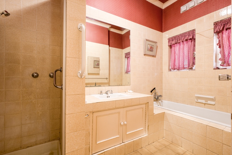 5 Bedroom Property for Sale in Oaklands Gauteng
