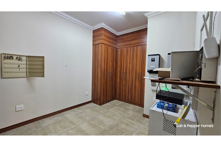 5 Bedroom Property for Sale in Magalieskruin Gauteng