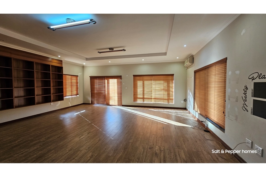 5 Bedroom Property for Sale in Magalieskruin Gauteng