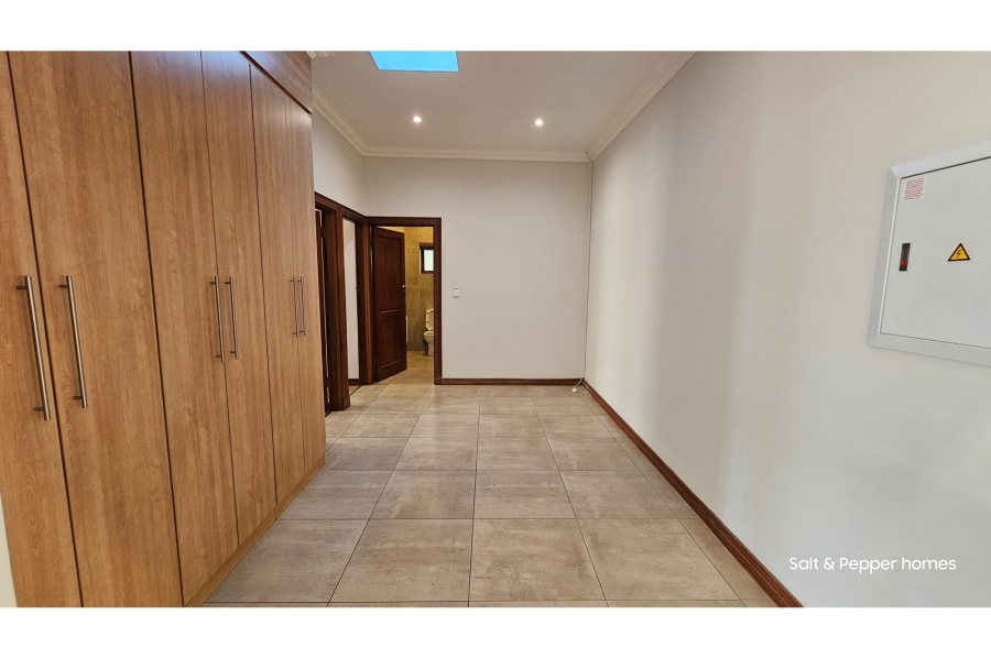 5 Bedroom Property for Sale in Magalieskruin Gauteng