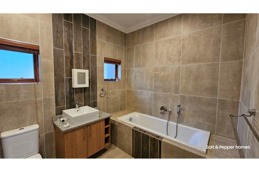 5 Bedroom Property for Sale in Magalieskruin Gauteng