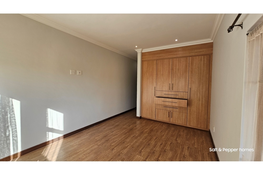 5 Bedroom Property for Sale in Magalieskruin Gauteng
