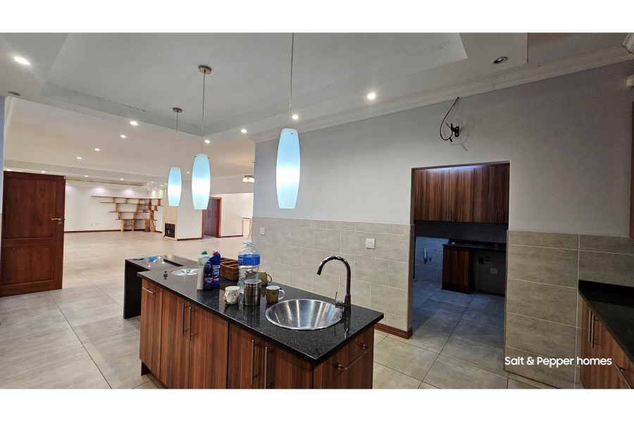 5 Bedroom Property for Sale in Magalieskruin Gauteng