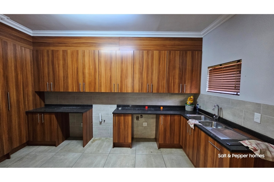 5 Bedroom Property for Sale in Magalieskruin Gauteng