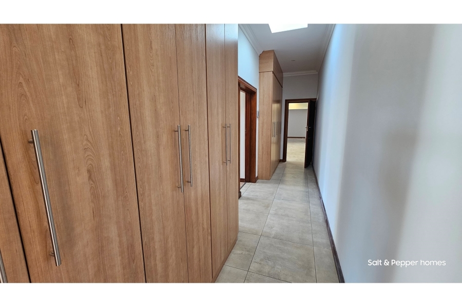 5 Bedroom Property for Sale in Magalieskruin Gauteng