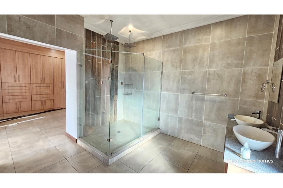 5 Bedroom Property for Sale in Magalieskruin Gauteng