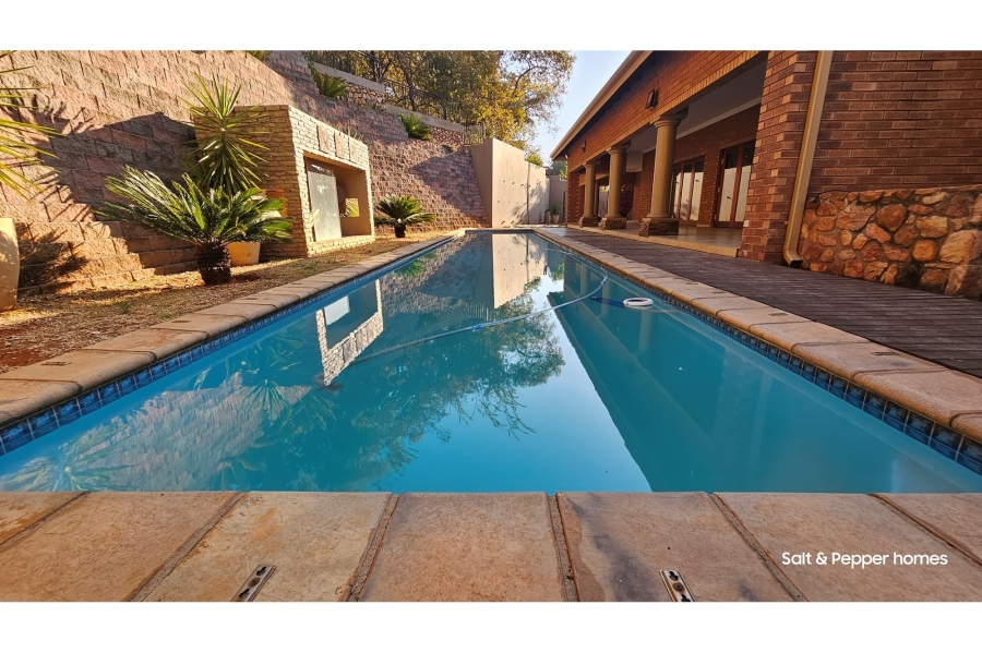 5 Bedroom Property for Sale in Magalieskruin Gauteng