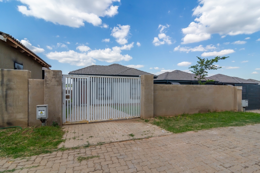 2 Bedroom Property for Sale in Fleurhof Gauteng