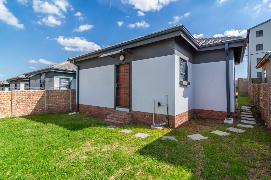 2 Bedroom Property for Sale in Fleurhof Gauteng