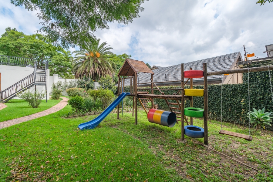 To Let 4 Bedroom Property for Rent in Waverley Gauteng