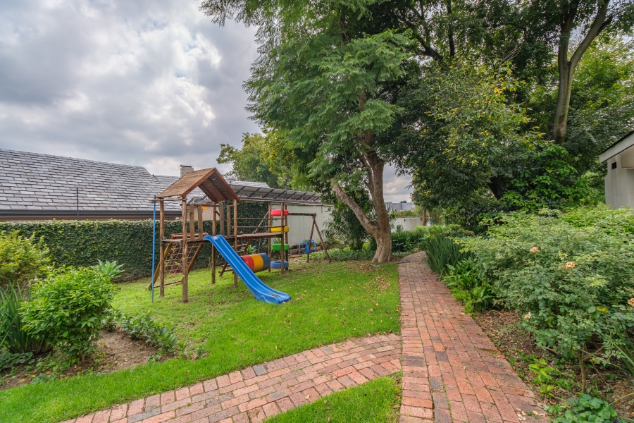 To Let 4 Bedroom Property for Rent in Waverley Gauteng
