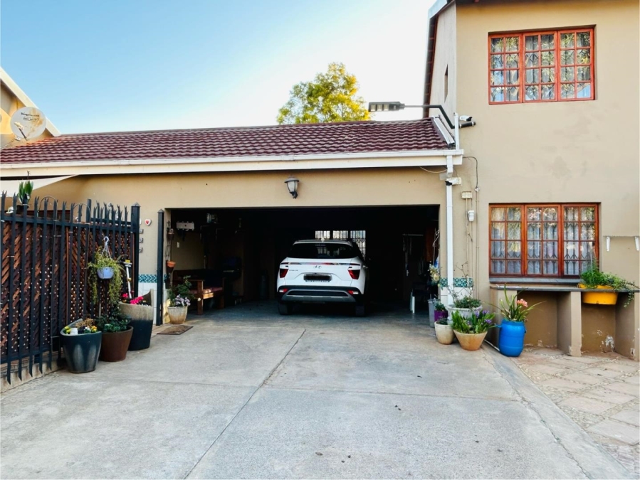 6 Bedroom Property for Sale in Riviera Gauteng