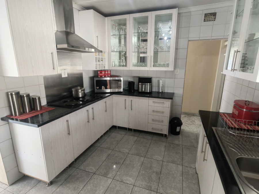 3 Bedroom Property for Sale in Laversburg Gauteng