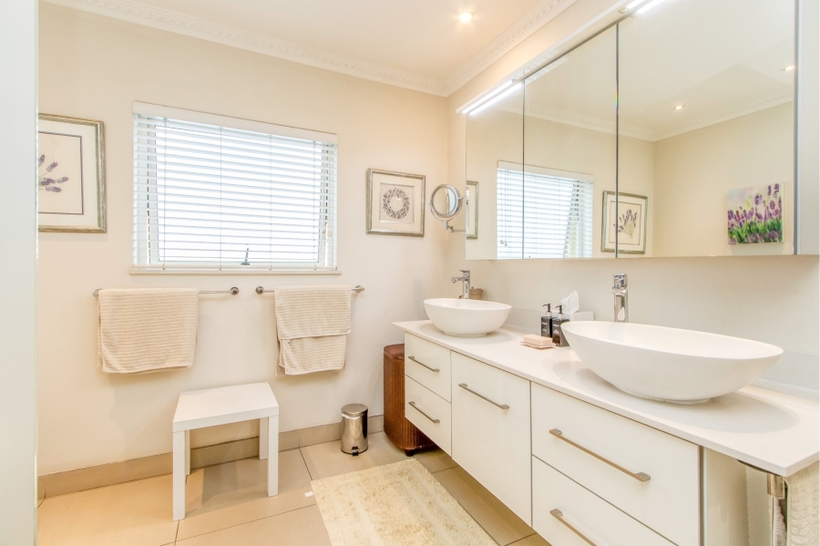 3 Bedroom Property for Sale in Saxonwold Gauteng
