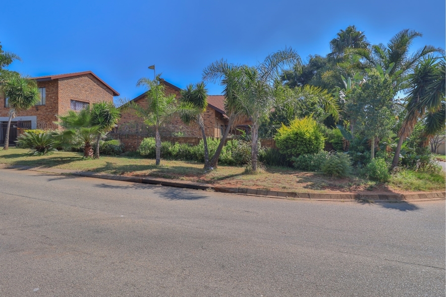 7 Bedroom Property for Sale in Heuweloord Gauteng