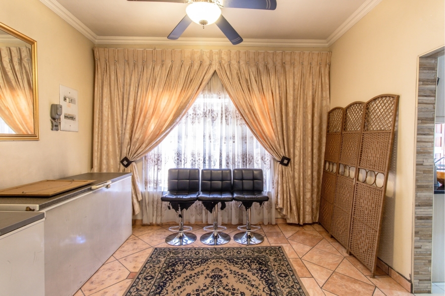 7 Bedroom Property for Sale in Heuweloord Gauteng