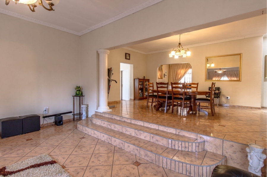 7 Bedroom Property for Sale in Heuweloord Gauteng