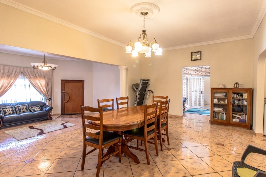 7 Bedroom Property for Sale in Heuweloord Gauteng