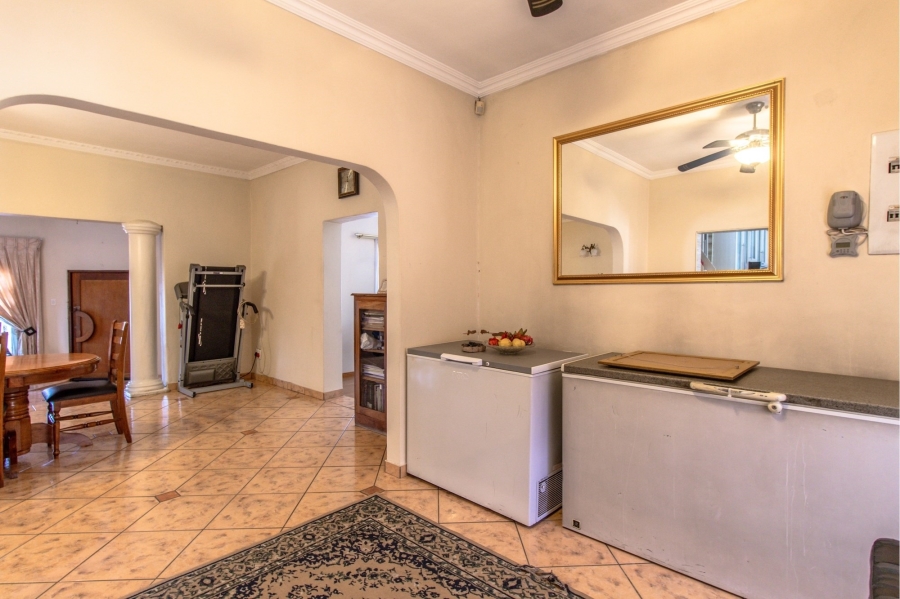 7 Bedroom Property for Sale in Heuweloord Gauteng