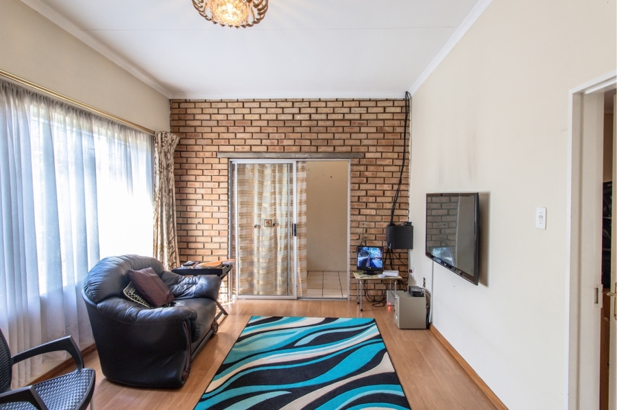 7 Bedroom Property for Sale in Heuweloord Gauteng