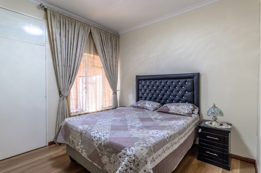 7 Bedroom Property for Sale in Heuweloord Gauteng