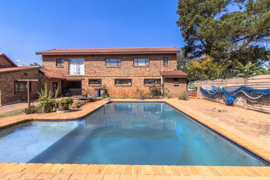7 Bedroom Property for Sale in Heuweloord Gauteng