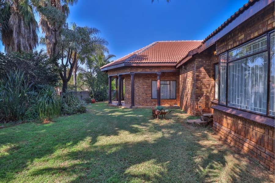 7 Bedroom Property for Sale in Heuweloord Gauteng