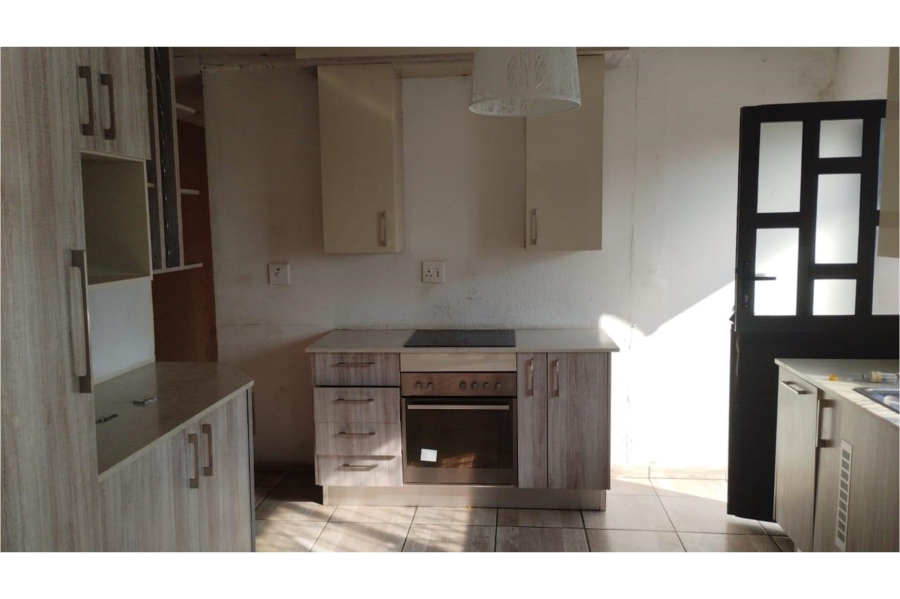 To Let 3 Bedroom Property for Rent in Glenway Estate Gauteng