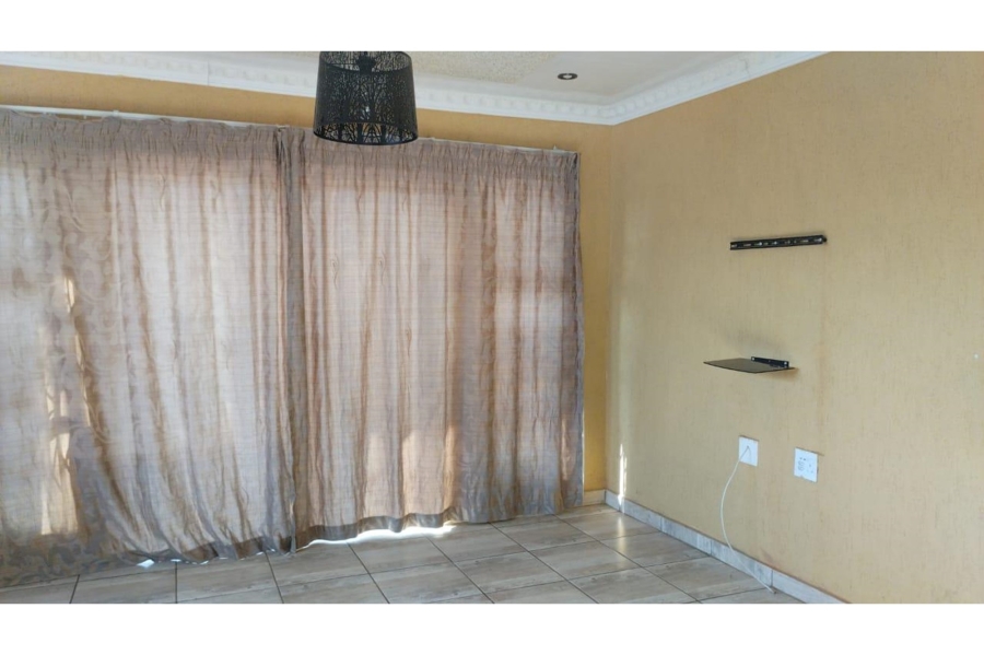 To Let 3 Bedroom Property for Rent in Glenway Estate Gauteng