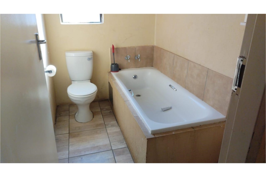 To Let 3 Bedroom Property for Rent in Glenway Estate Gauteng