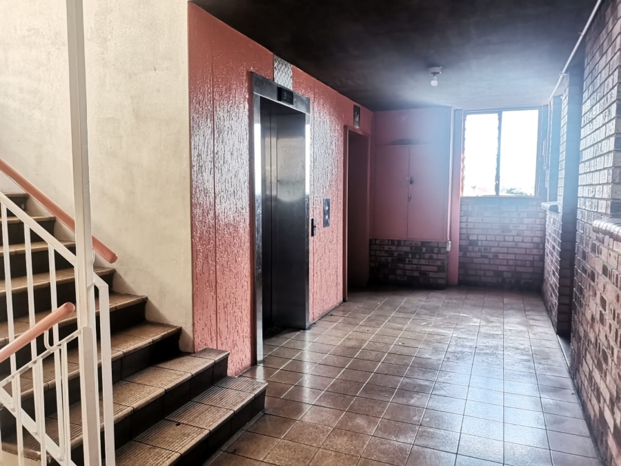 2 Bedroom Property for Sale in Gezina Gauteng
