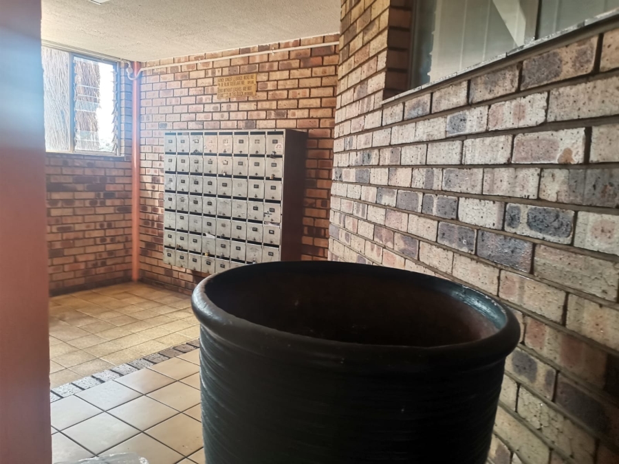 2 Bedroom Property for Sale in Gezina Gauteng